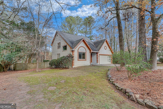 view of front of property featuring a front yard and a garage