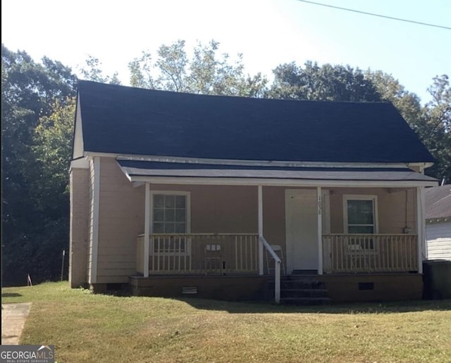 view of front of house with a front yard