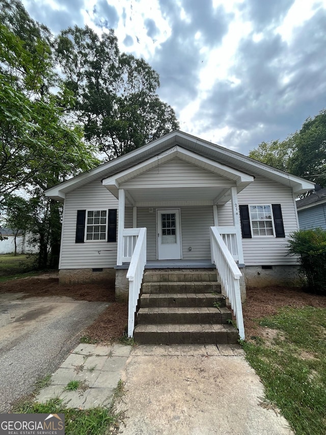 view of front of house featuring a porch