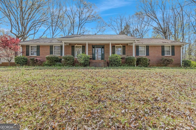 single story home featuring a front lawn