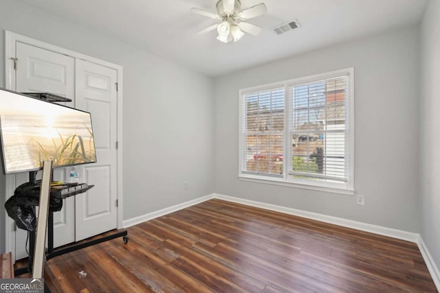 unfurnished room featuring dark hardwood / wood-style flooring and ceiling fan