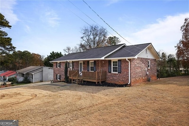 ranch-style home with a porch