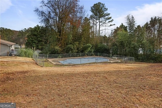 view of swimming pool