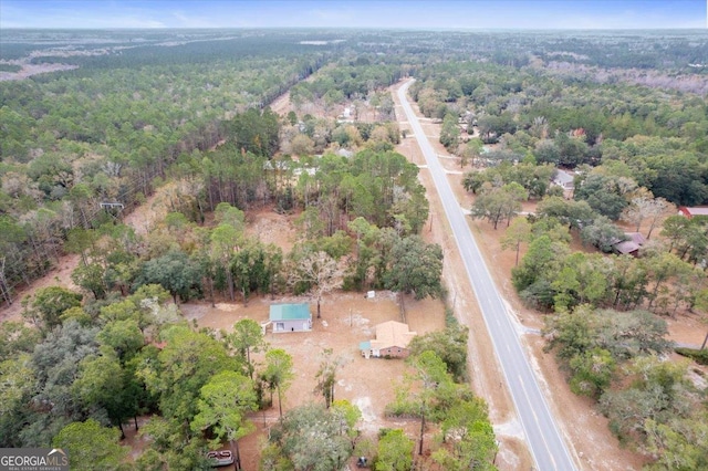 birds eye view of property featuring a forest view