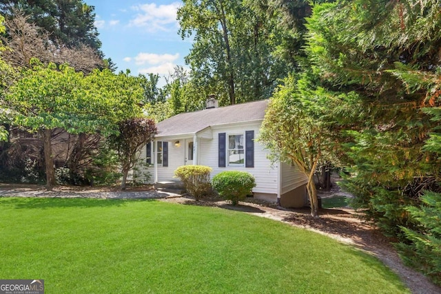 view of front of house featuring a front yard