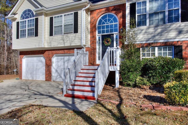 view of front of property featuring a garage