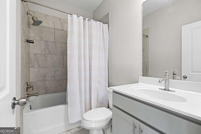 full bathroom with shower / bath combo with shower curtain, vanity, and toilet