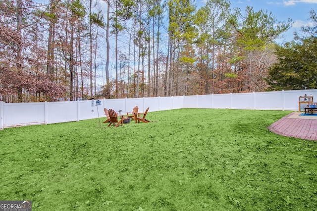 view of yard featuring a patio area