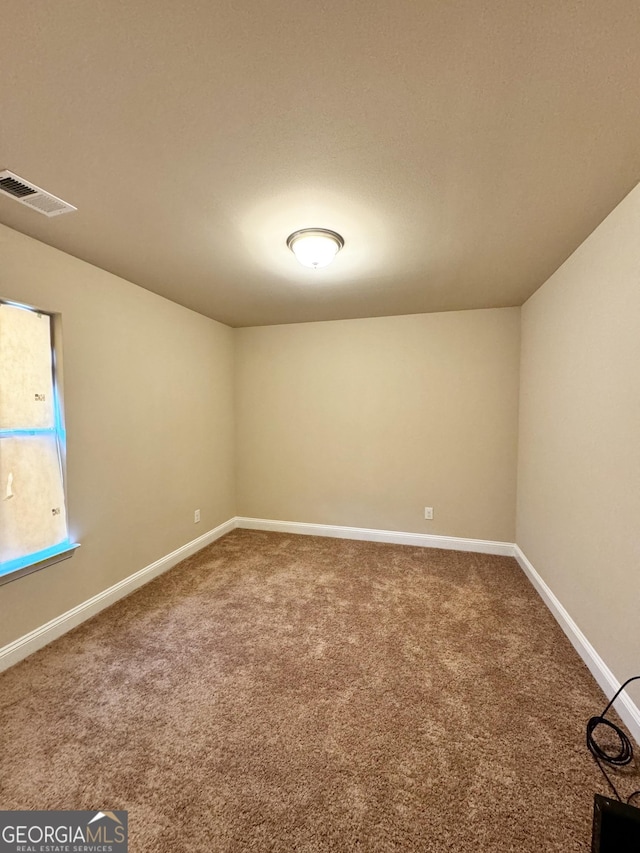 unfurnished room with carpet