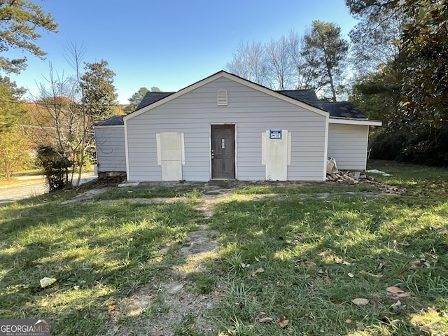 back of house with a yard