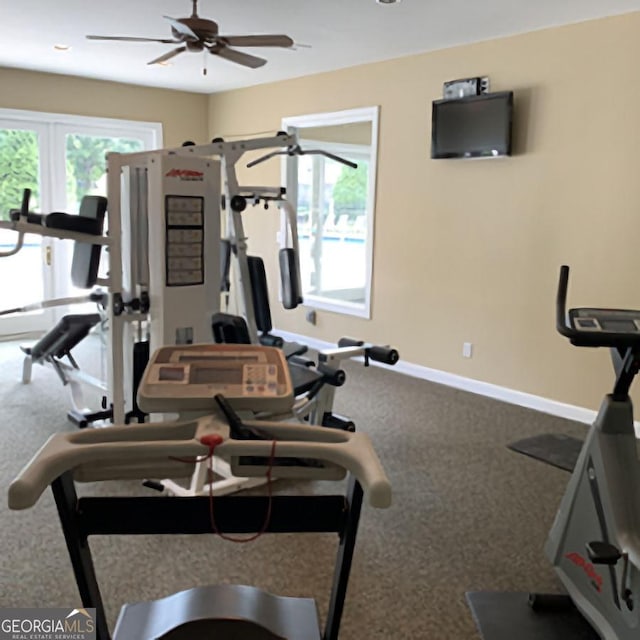 exercise room with carpet floors, plenty of natural light, baseboards, and ceiling fan