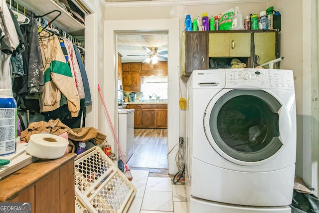 washroom with ceiling fan, washer / dryer, light tile patterned floors, and sink