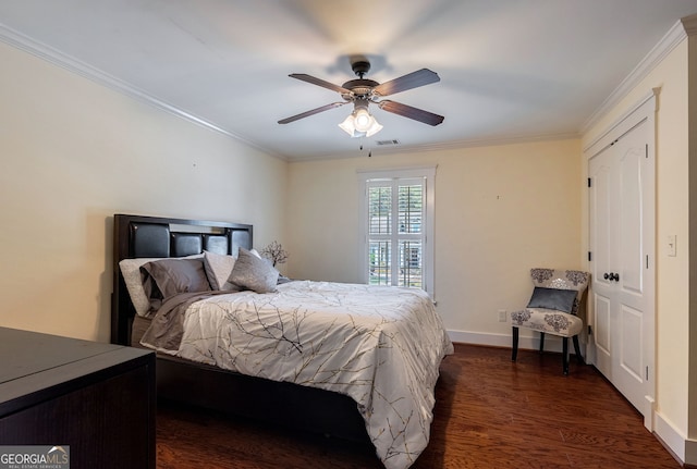 bedroom featuring dark hardwood / wood-style floors, ceiling fan, and ornamental molding