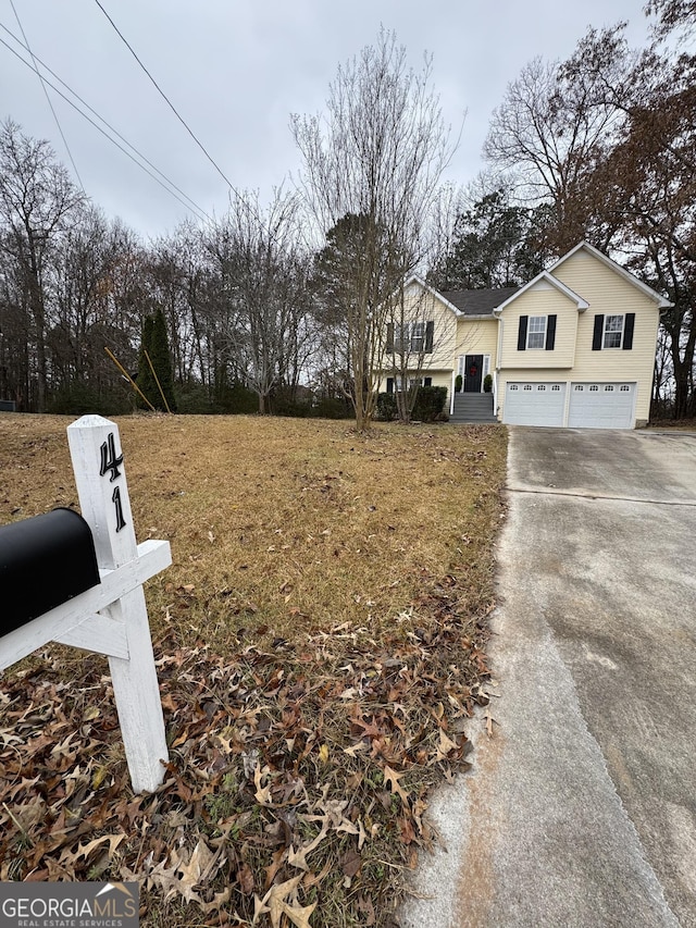 view of yard with a garage