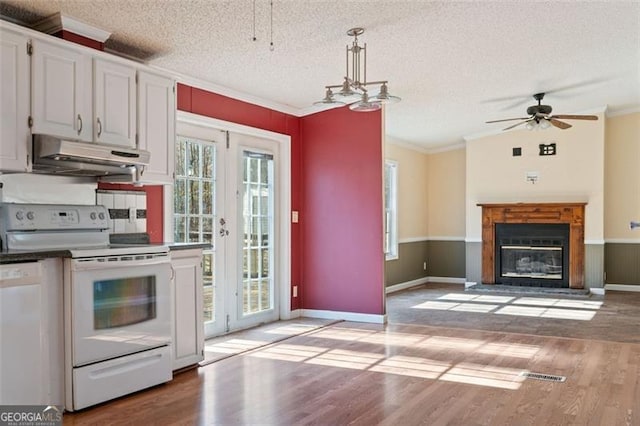 kitchen with crown molding, light hardwood / wood-style flooring, white cabinets, and white appliances