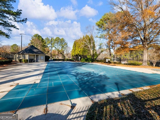 view of swimming pool