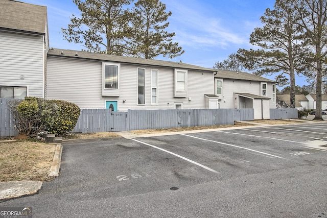 257 Country Club Dr, Jonesboro, GA 30238 - view of front of house featuring fence and uncovered parking