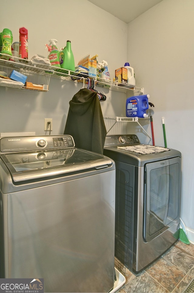 washroom featuring washing machine and clothes dryer