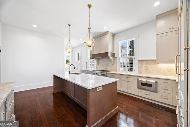 kitchen with backsplash, a kitchen island with sink, range, and custom exhaust hood