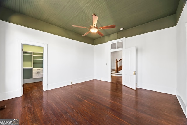 unfurnished room with dark hardwood / wood-style floors and ceiling fan