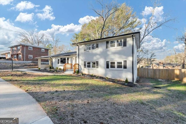 view of front of house with a front yard