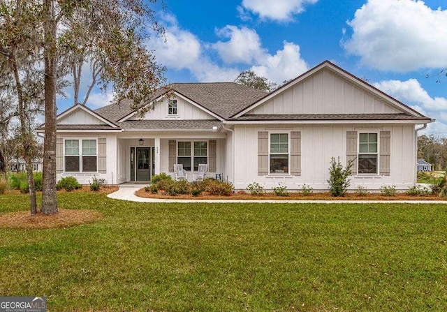 ranch-style home featuring a front lawn and covered porch