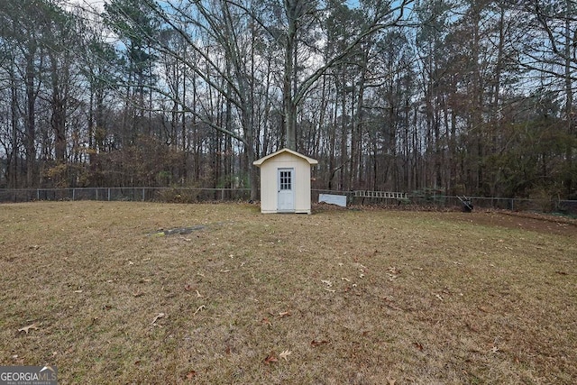 view of yard with a storage unit