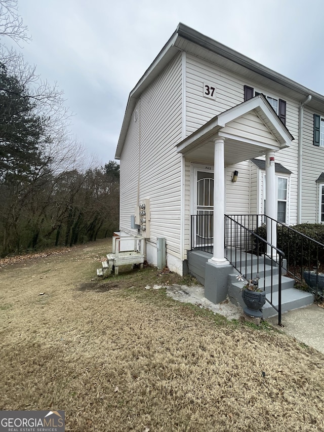 view of front of home with a front yard