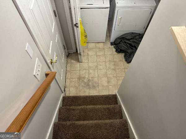 stairs with washer / dryer