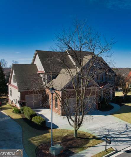 view of front of home with a front lawn and a garage