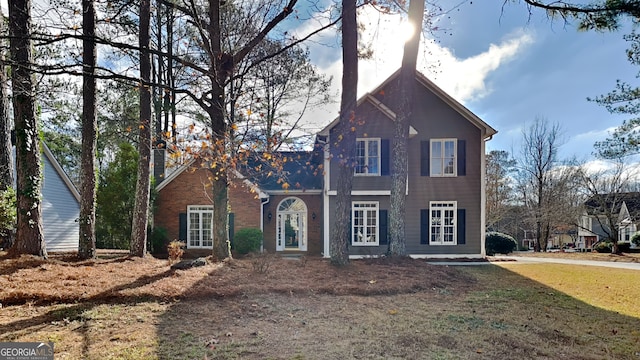 view of front of property featuring a front yard