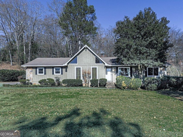 single story home featuring a front yard