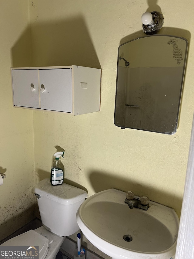 bathroom featuring sink and toilet