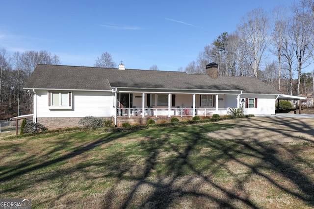 single story home featuring a front lawn, covered porch, and a carport