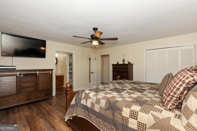 bedroom featuring a textured ceiling, ceiling fan, and dark wood-type flooring