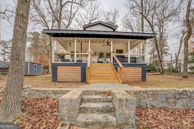 view of front of property featuring covered porch and ceiling fan