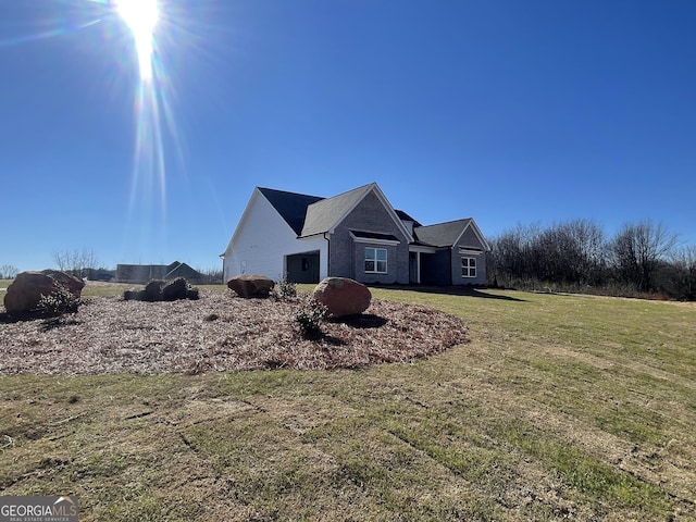 view of front of property with a front lawn