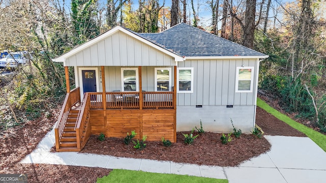 view of front of home featuring a porch