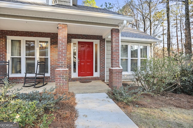 property entrance featuring a porch