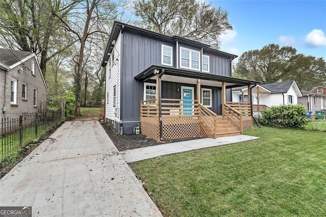 view of front facade featuring covered porch and a front yard