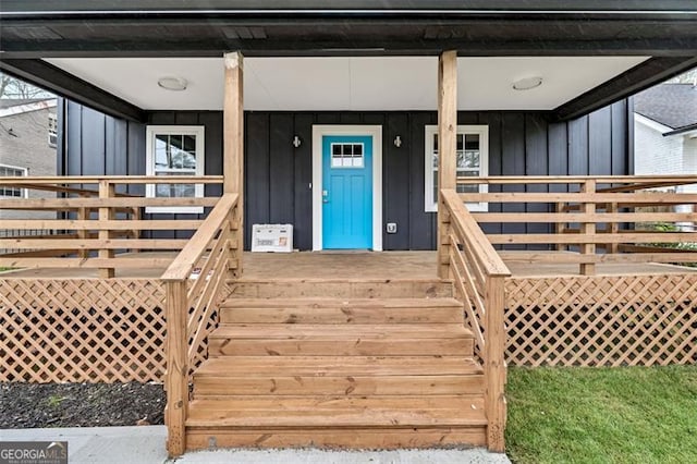 entrance to property with covered porch