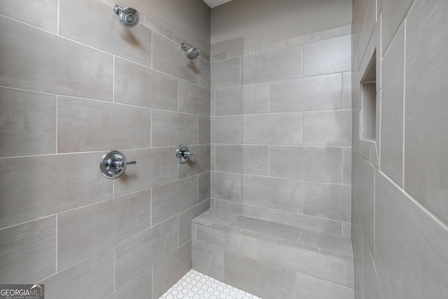 bathroom featuring a tile shower