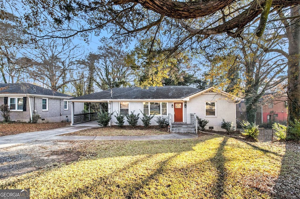 ranch-style house featuring a front yard and a carport