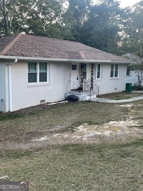 ranch-style house with a front lawn