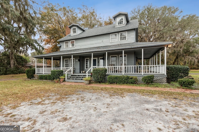 farmhouse featuring a porch