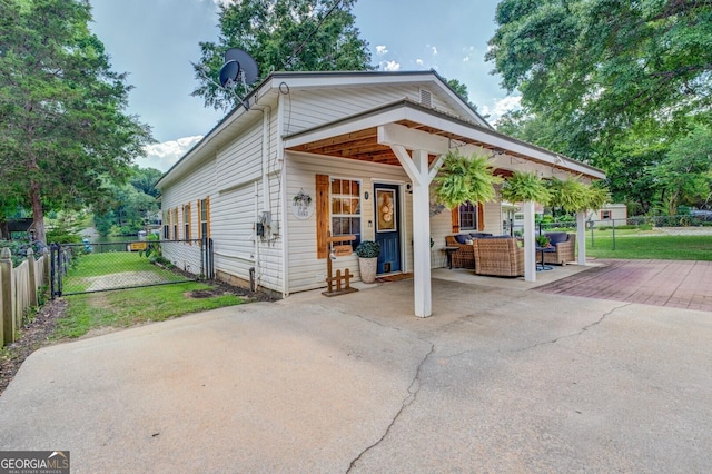 view of front of property featuring outdoor lounge area and a patio area