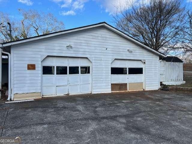 view of detached garage
