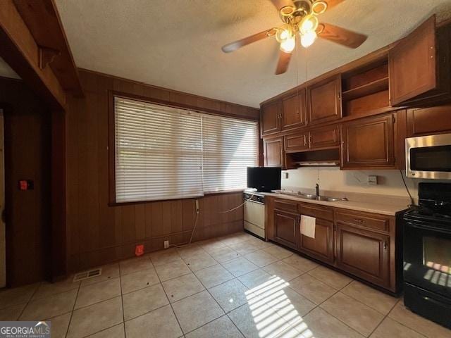 kitchen featuring dishwasher, visible vents, stainless steel microwave, black electric range, and ceiling fan