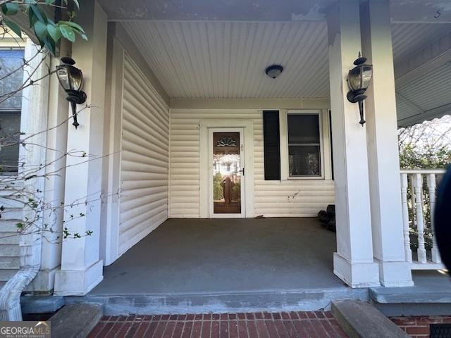 property entrance featuring covered porch