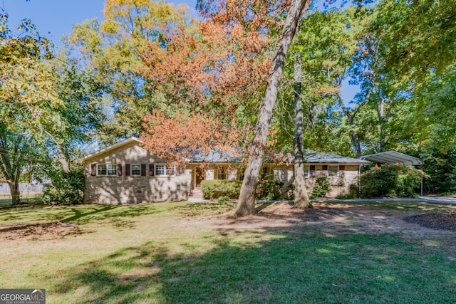 view of front of property with a front yard